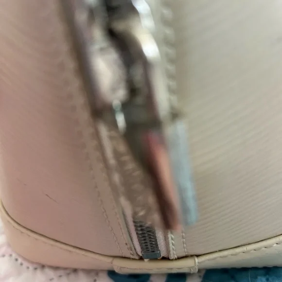 Authentic Louis Vuitton Ivory Epi Alma Textured Leather Bag - Picture 7 of 15
